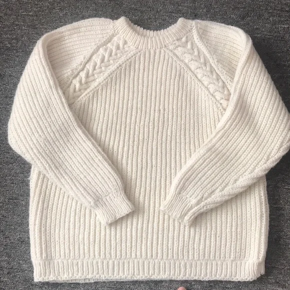 SOLD - Vintage off white oversized handmade cable knit sweater - Picture 2 of 7